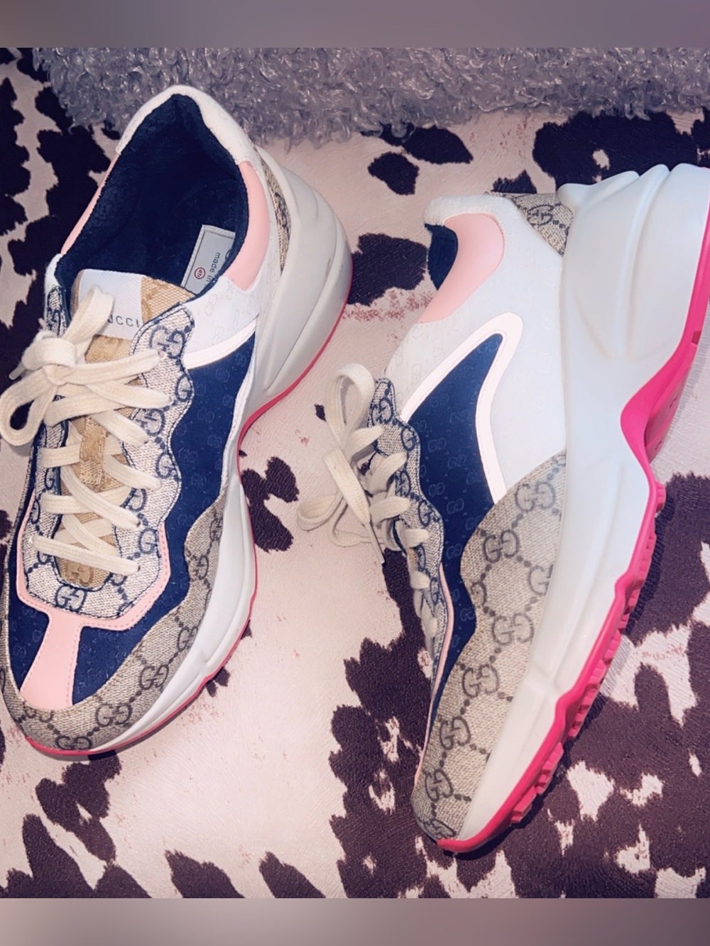 💯 Auth Gucci Sneakers - Picture 3 of 9